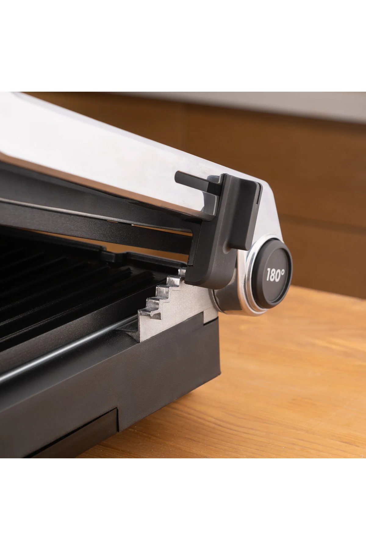 Emsan GrillMaster İnox Döküm Izgara ve Tost Makinesi 6 Dilim Kapasiteli