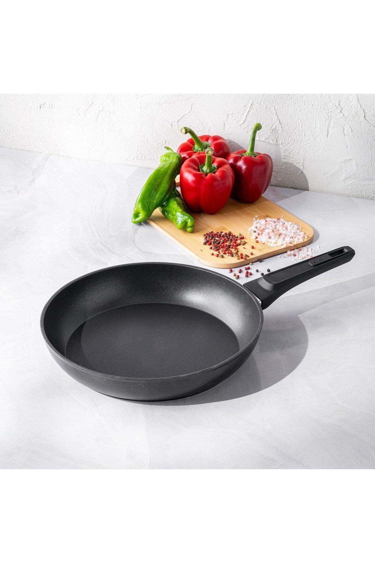 Emsan Diamente Exclusive 30cm Tava - Siyah